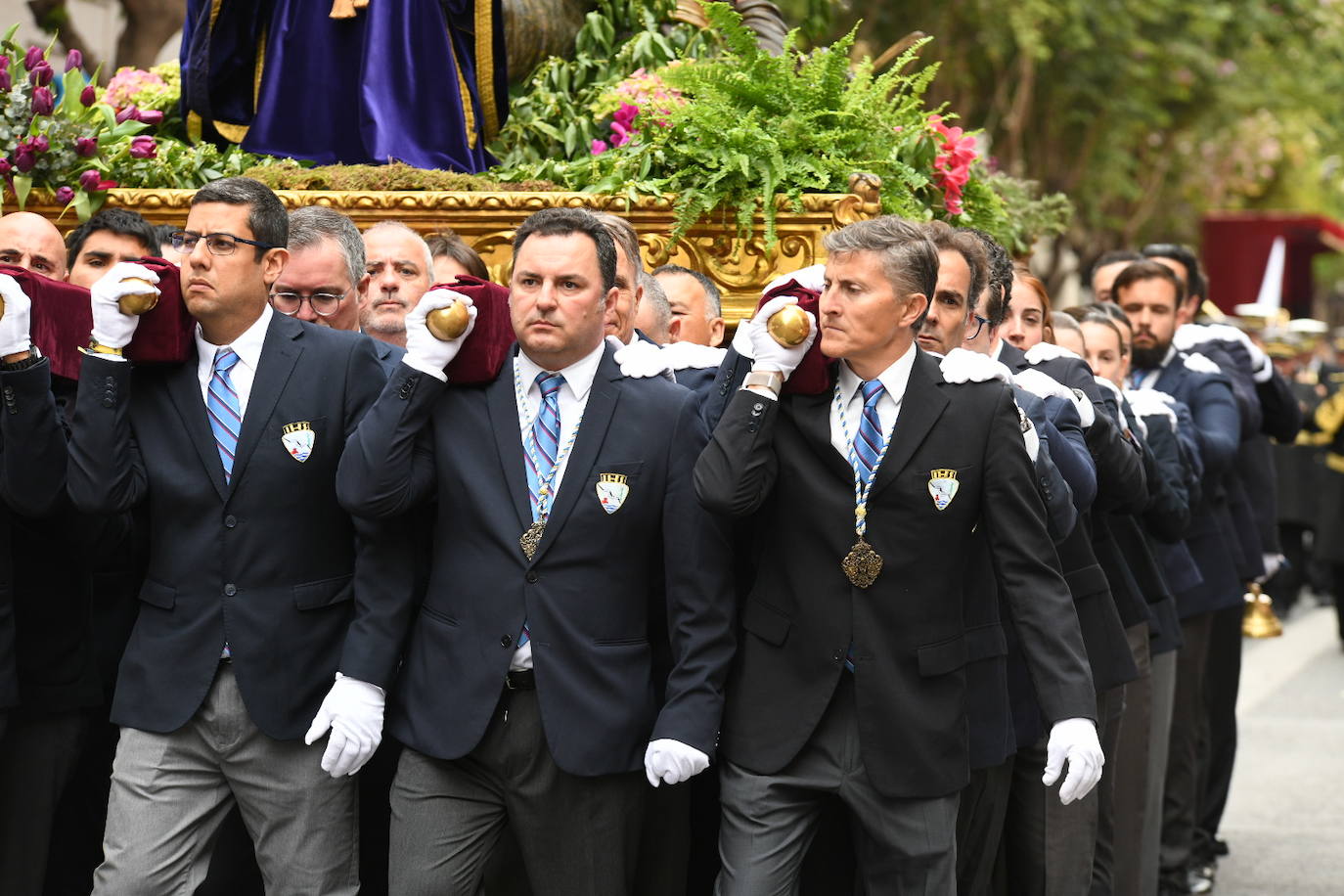 Palmas, ramas de olivo y los primeros pasos abren la carrera oficial de la Semana Santa alicantina