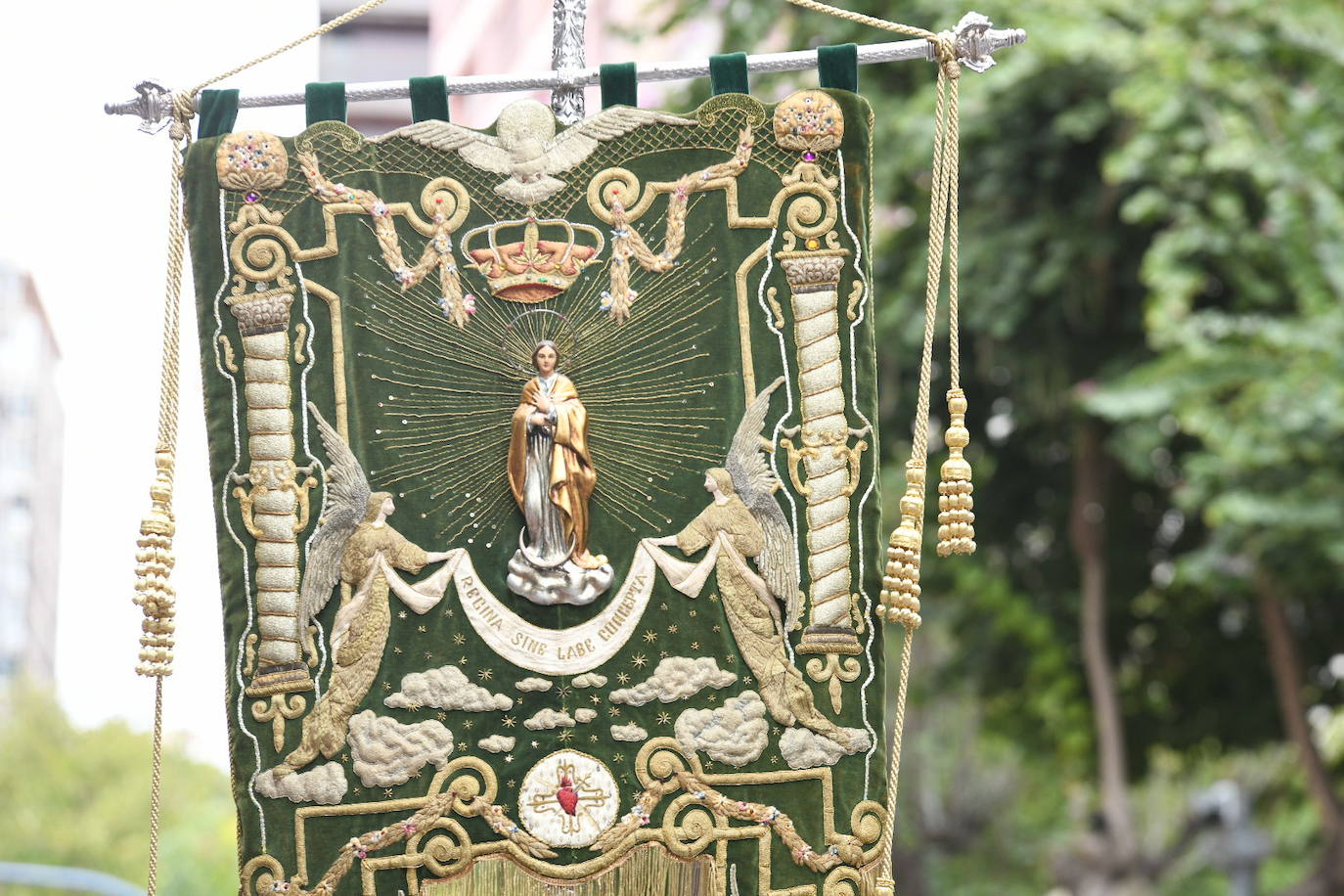 Palmas, ramas de olivo y los primeros pasos abren la carrera oficial de la Semana Santa alicantina