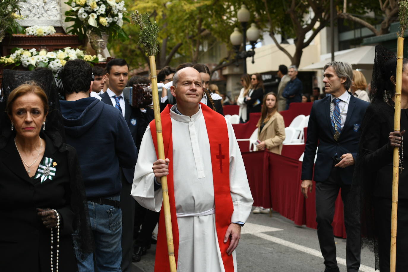 Palmas, ramas de olivo y los primeros pasos abren la carrera oficial de la Semana Santa alicantina