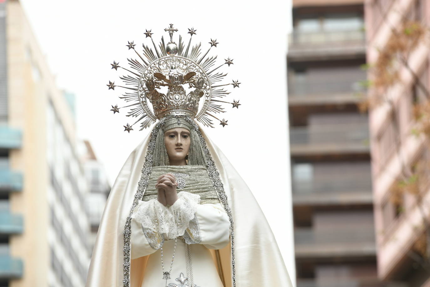 Palmas, ramas de olivo y los primeros pasos abren la carrera oficial de la Semana Santa alicantina