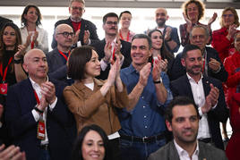 Soler, Morant, Sánchez y Bielsa, saludan al final del congreso.