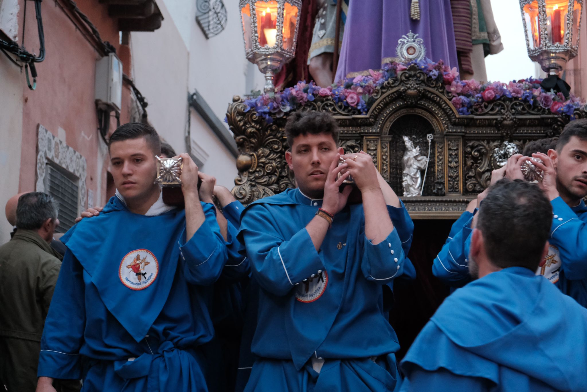 La Hermandad Agustina de Alicante consigue procesionar en su 25 aniversario