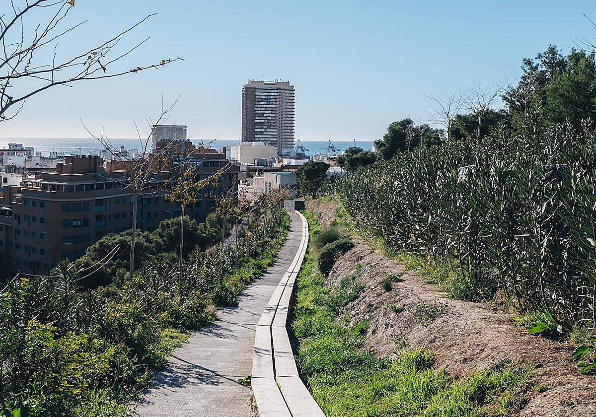 Vista de Alicante desde el Monte Tossal.