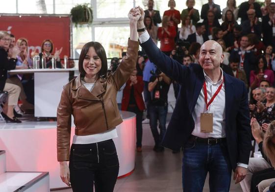 El diputado del PSOE Alejandro Soler y la nueva líder del PSPV, Diana Morant, durante la clausura del Congreso extraordinario del PSPV.