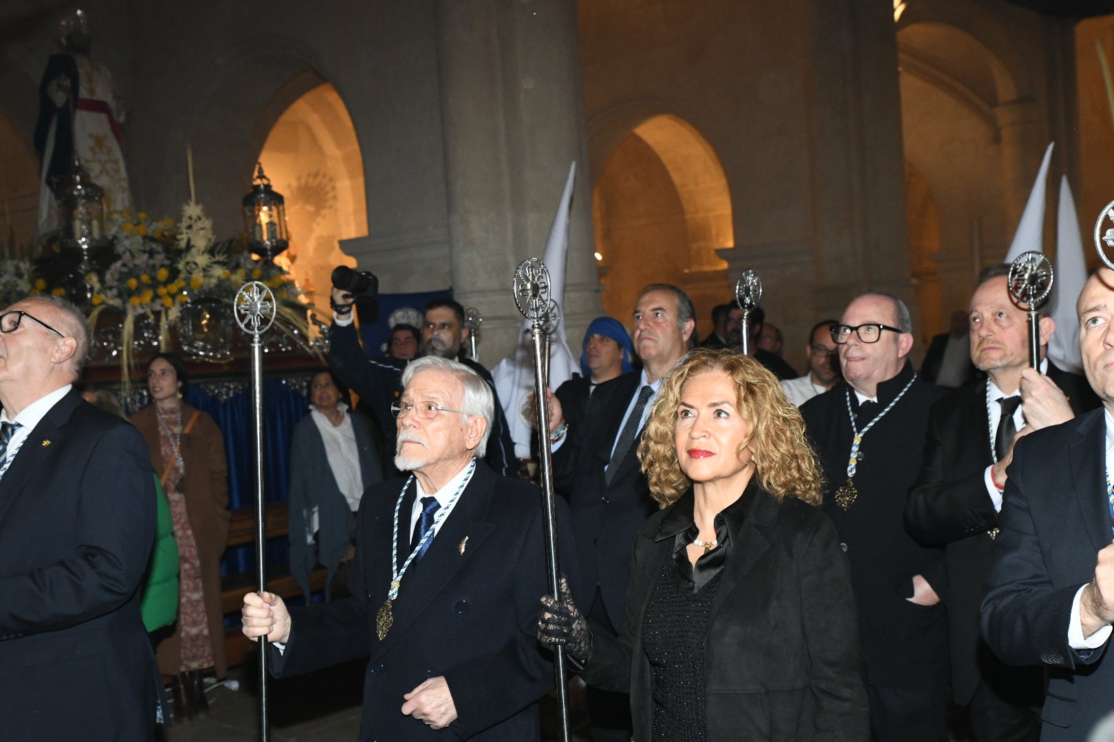 Alicante se rinde de rodillas ante el Cristo del Mar