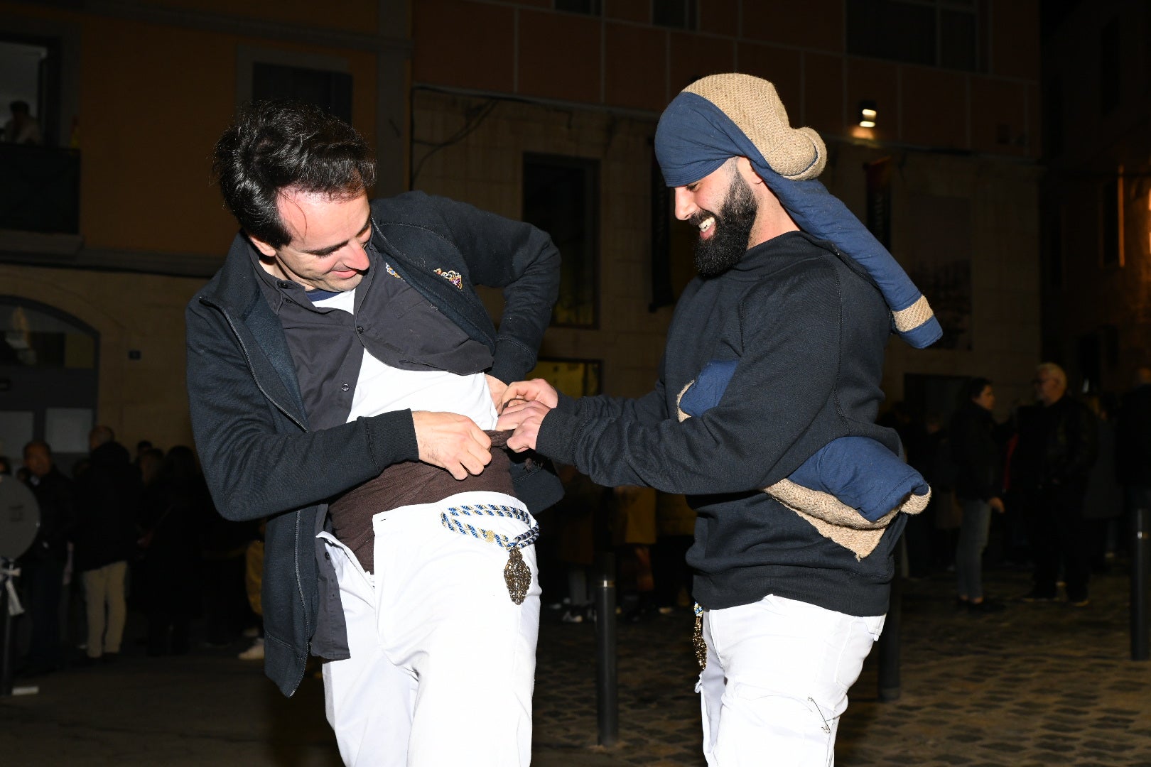 Alicante se rinde de rodillas ante el Cristo del Mar