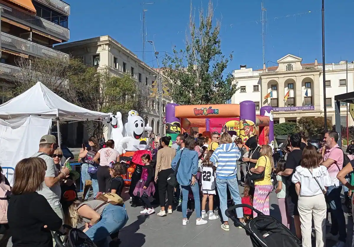 Actividades en la plaza de la Montañeta.