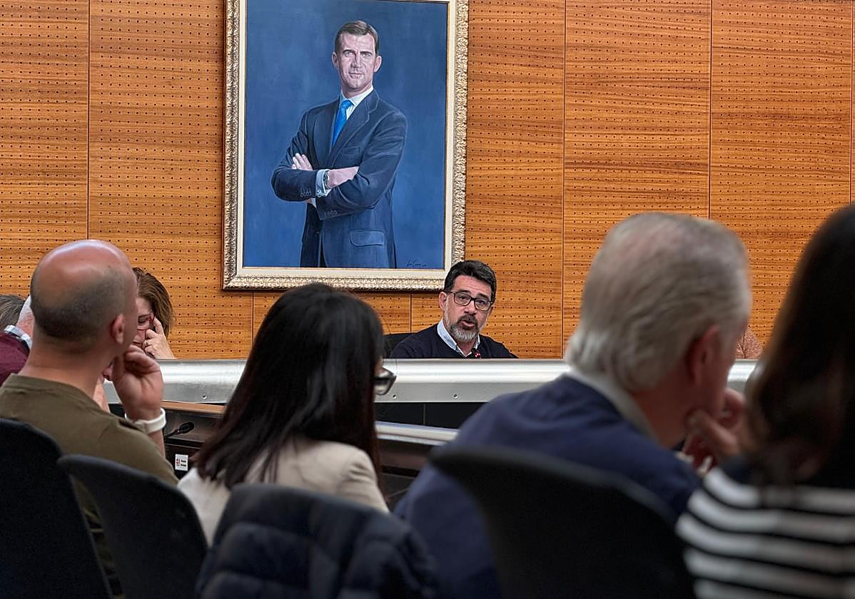 Imagen del pleno municipal de San Vicente en el que se ha aprobado la medida.