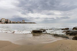 Playa de la Albufereta con mal tiempo.