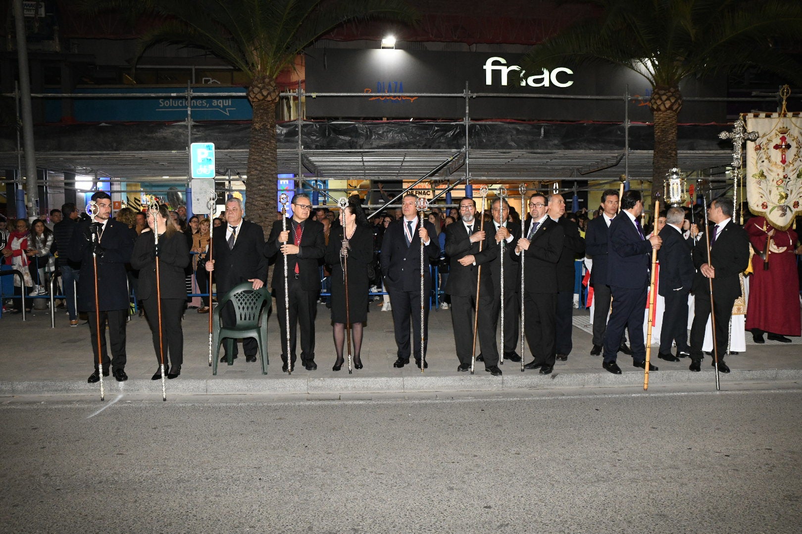 La impresionante Santa Cena procesiona por las calles de Alicante