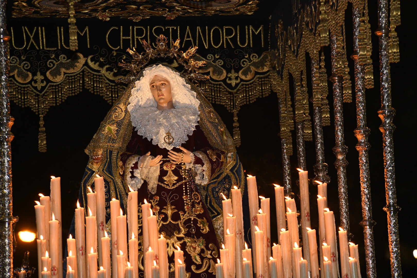 La impresionante Santa Cena procesiona por las calles de Alicante