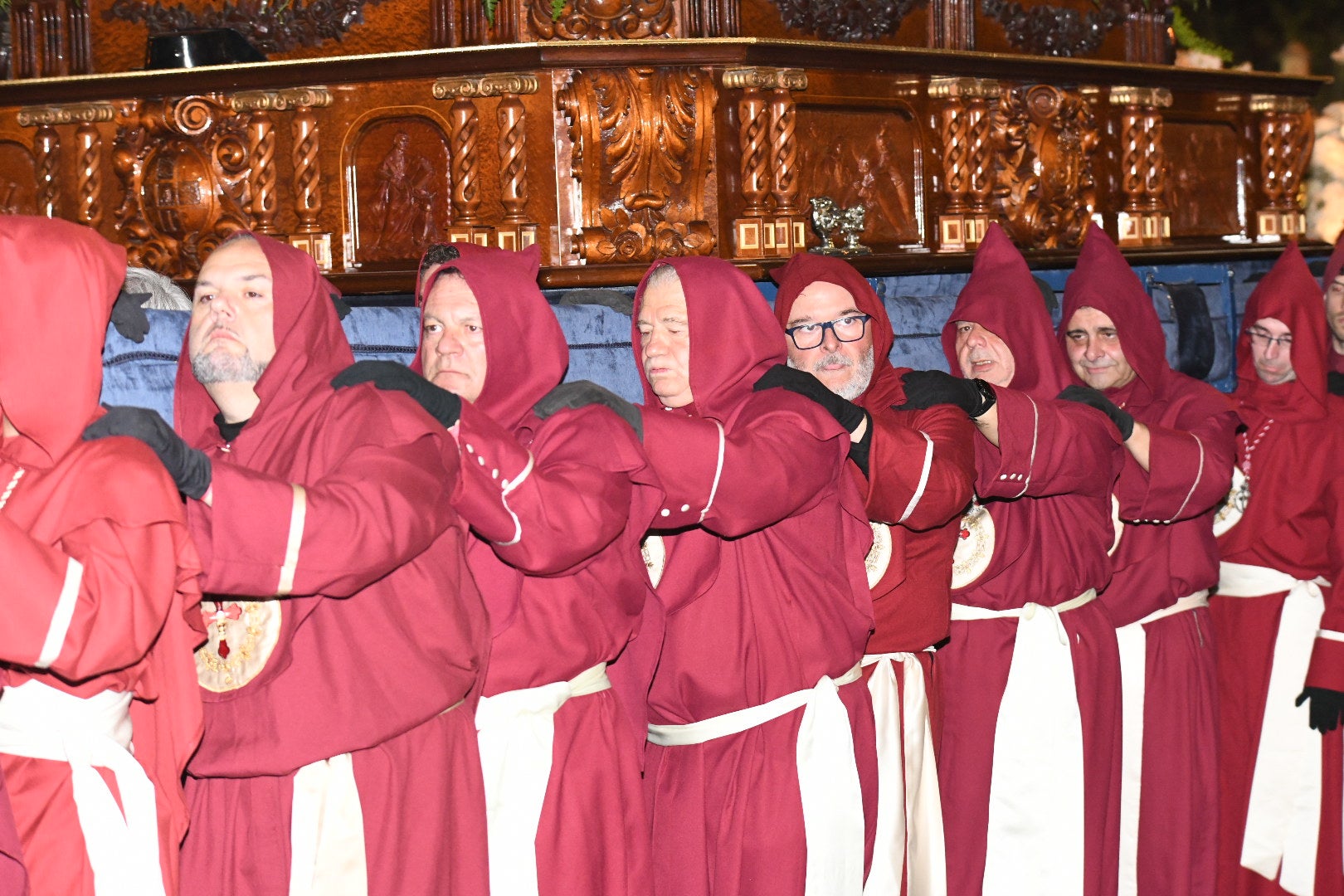 La impresionante Santa Cena procesiona por las calles de Alicante