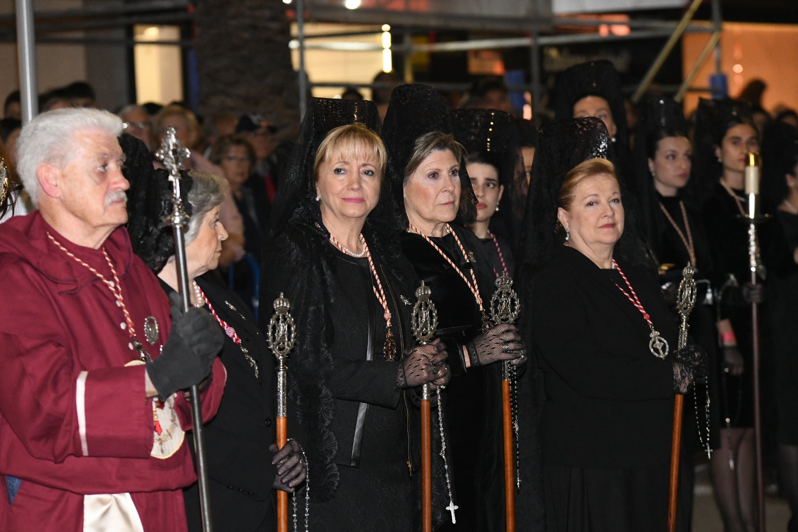 La impresionante Santa Cena procesiona por las calles de Alicante