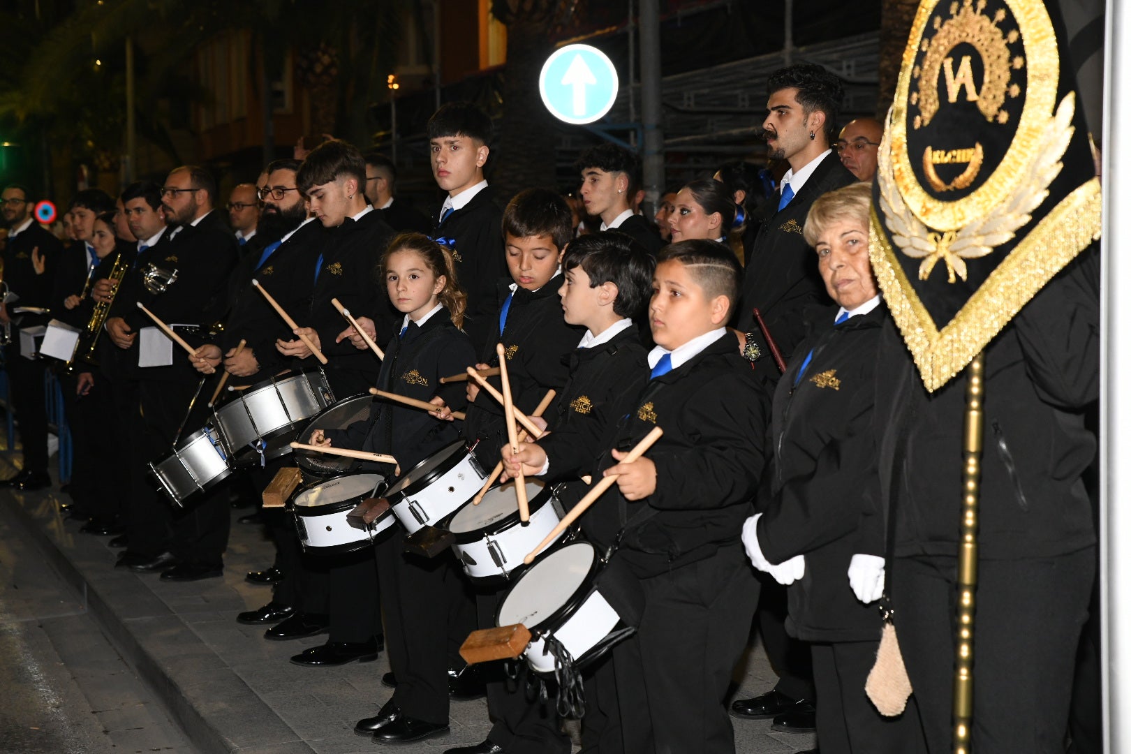 La impresionante Santa Cena procesiona por las calles de Alicante