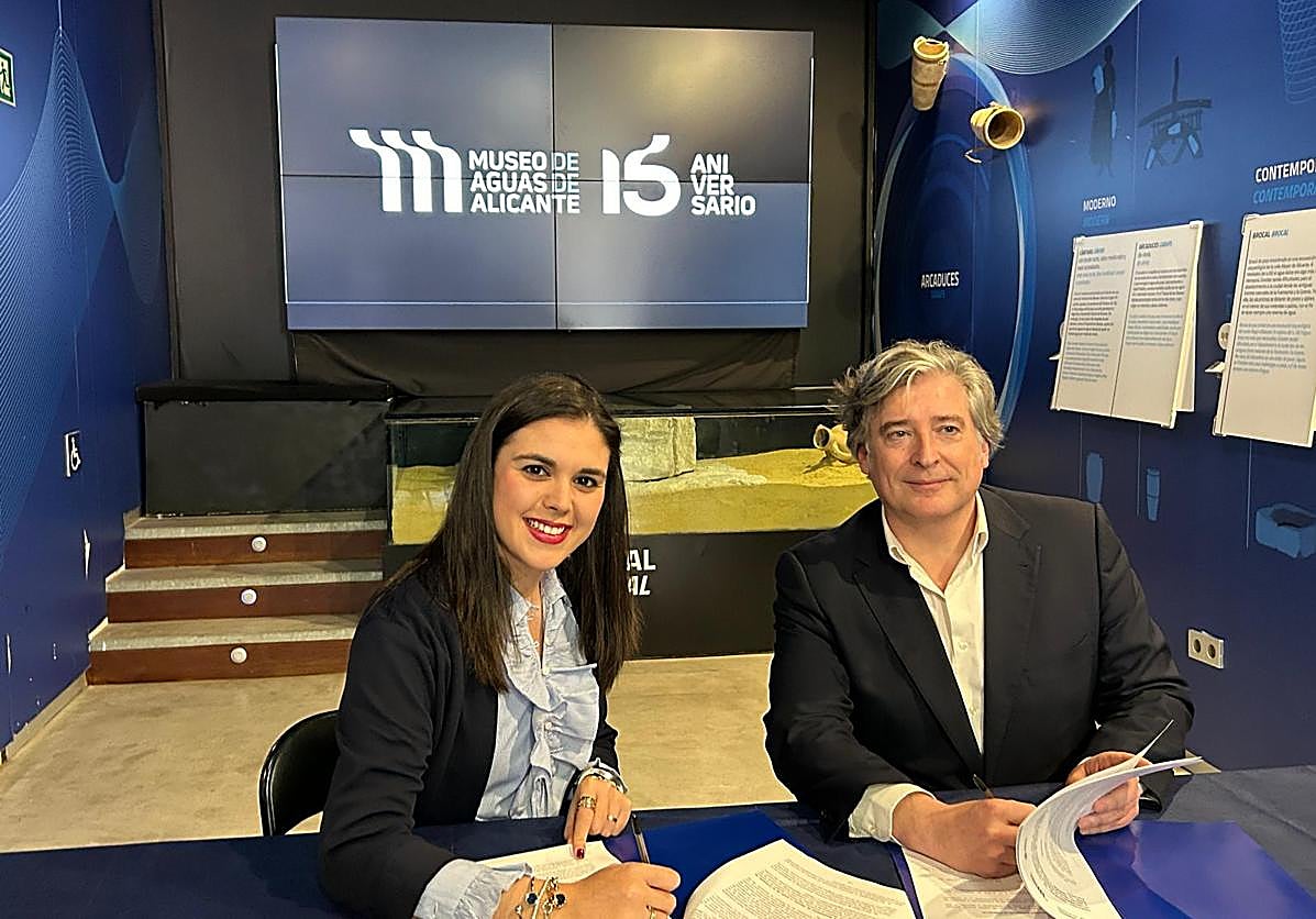 Firma del convenio entre el Ayuntamiento de Alicante y Aguas de Alicante.