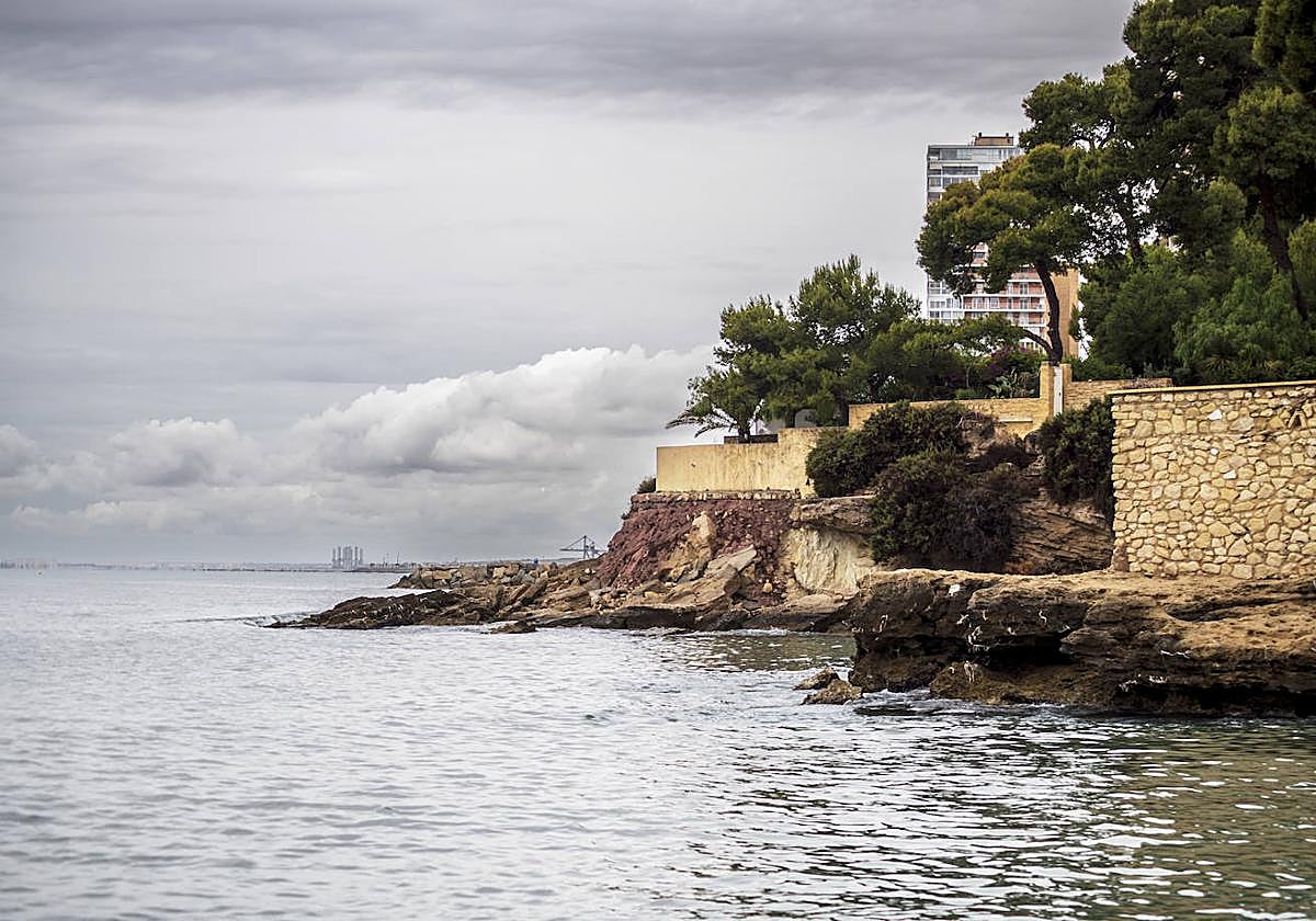 Playa de la Albufereta con mal tiempo.