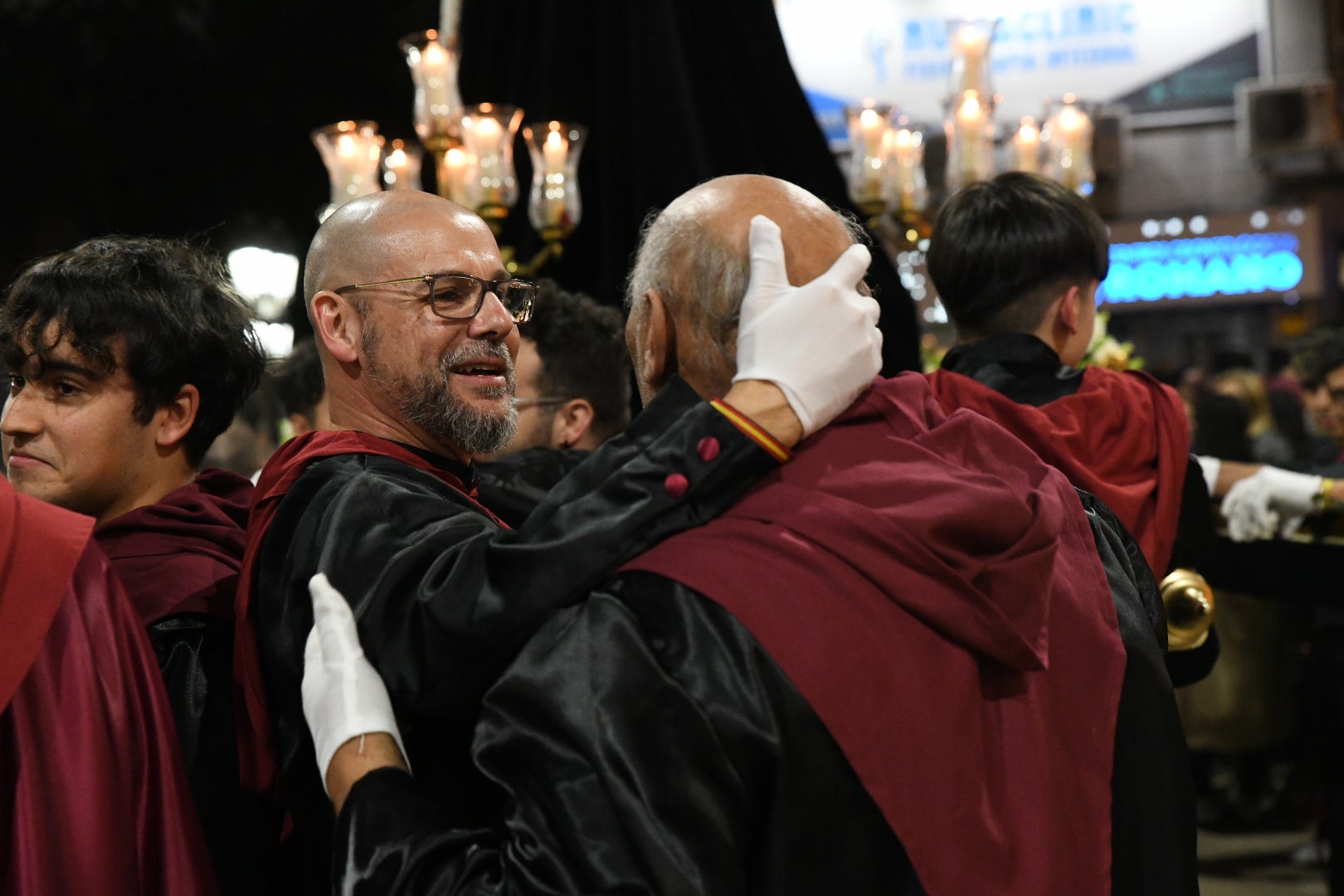 Encuentro entre el Cristo de la Paz y María Santísima del Mayor Dolor a las puertas del Teatro Principal de Alicante