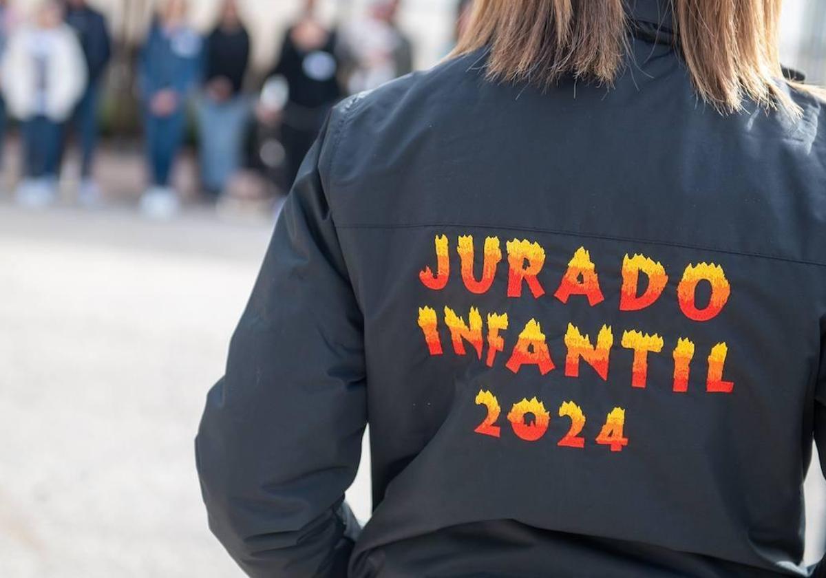 Actividad del jurado infantil con las candidatas a bellea del foc de Alicante 2024.