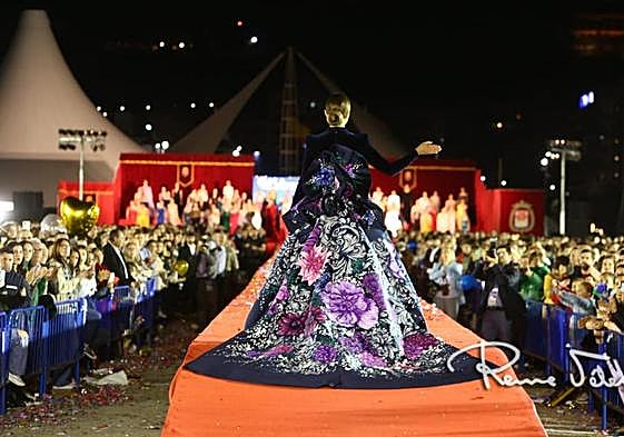 Marina Niceto cerró la pasarela de candidatas 2022.