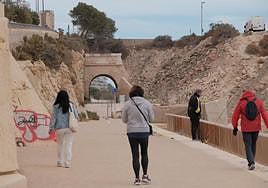 Acceso a la vía verde de la Cantera por el túnel del Promontorio.