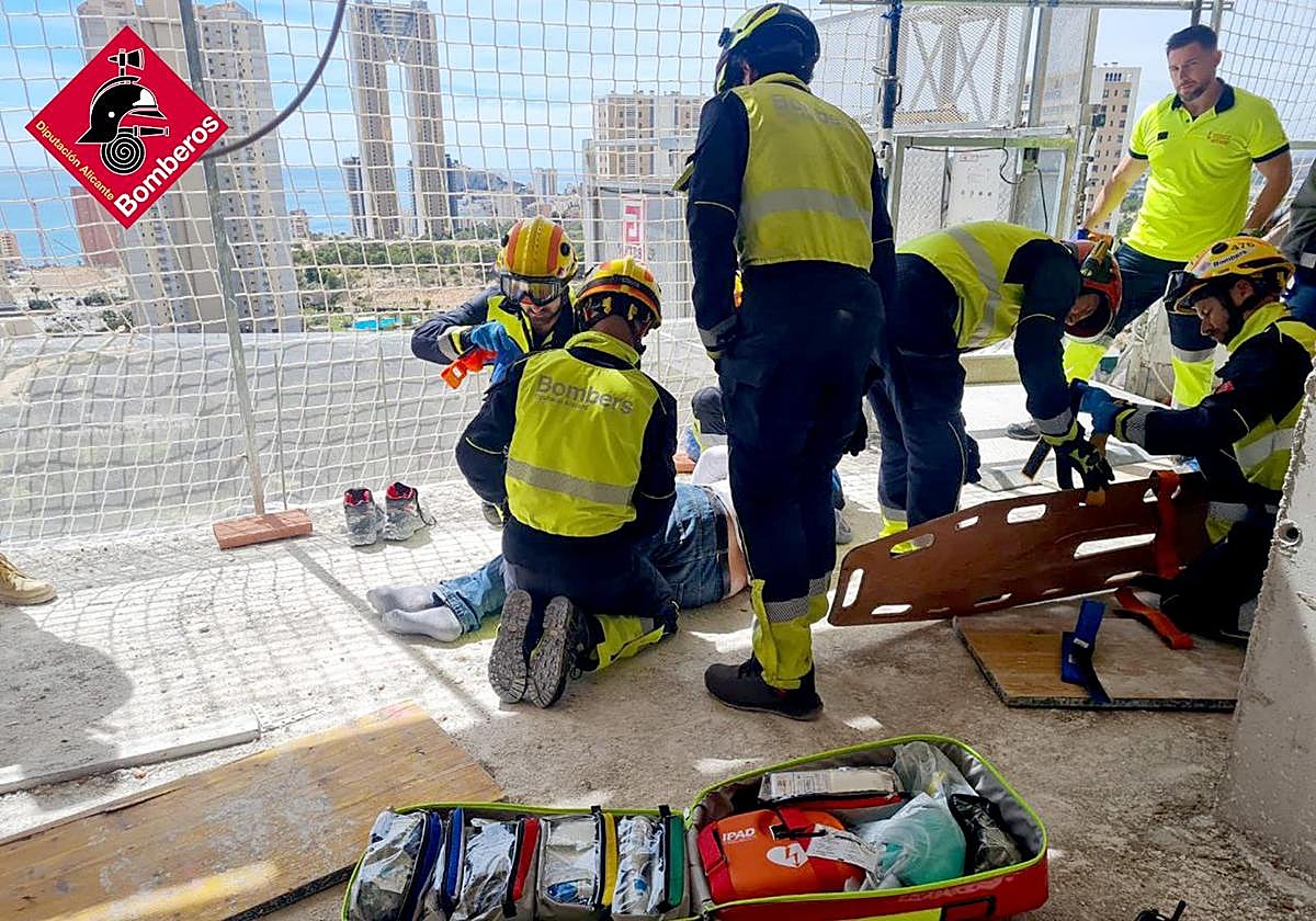 Herido un trabajador tras caer desde tres metros de altura en una obra ...