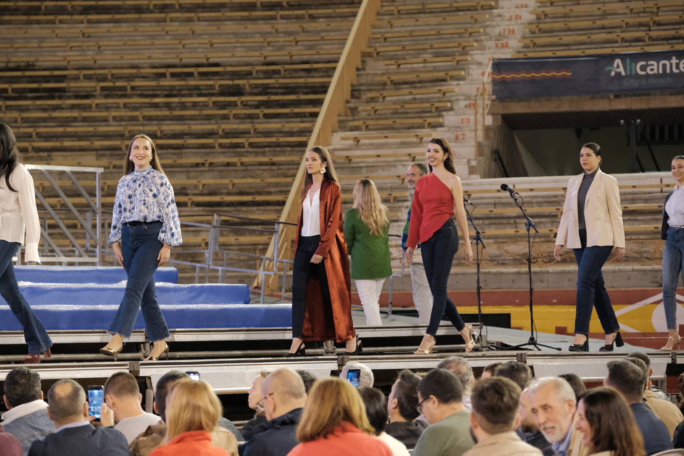 El primer ensayo de las candidatas a Bellea del Foc 2024, paso a paso