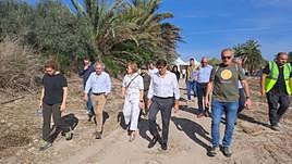 Responsables de la Conselleria de Medio Ambiente y del Ayuntamiento de Elche han visitado las obras a la altura de El Derramador.