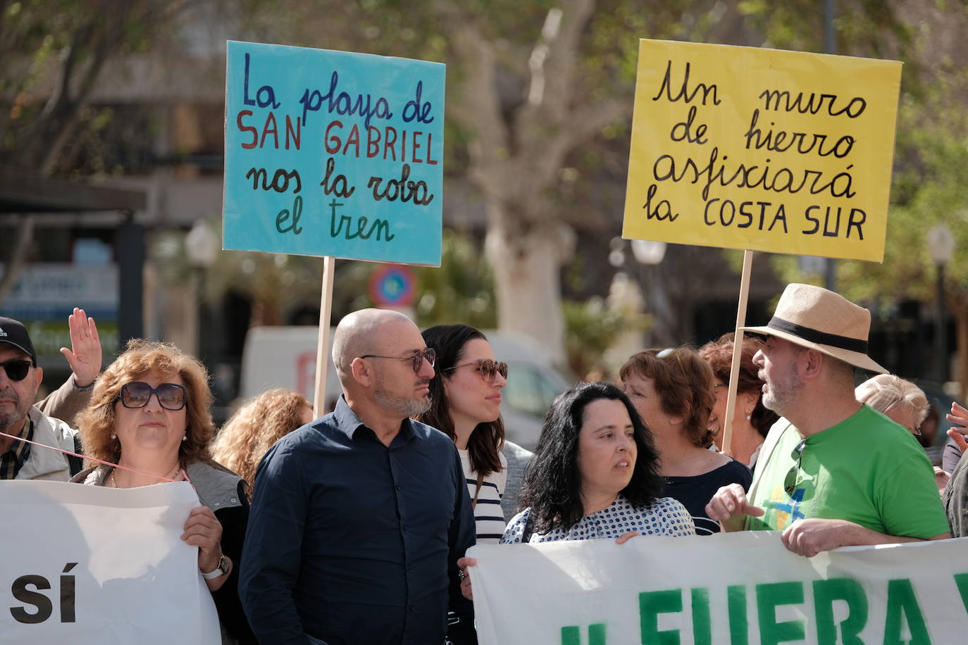 Los vecinos de San Gabriel reclaman la Variante de Torrellano frente a la Subdelegación