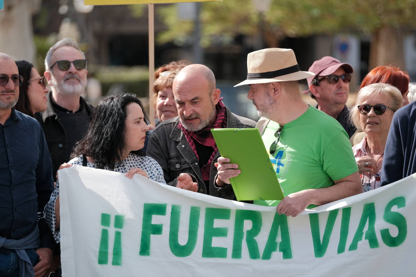 Los vecinos de San Gabriel reclaman la Variante de Torrellano frente a la Subdelegación