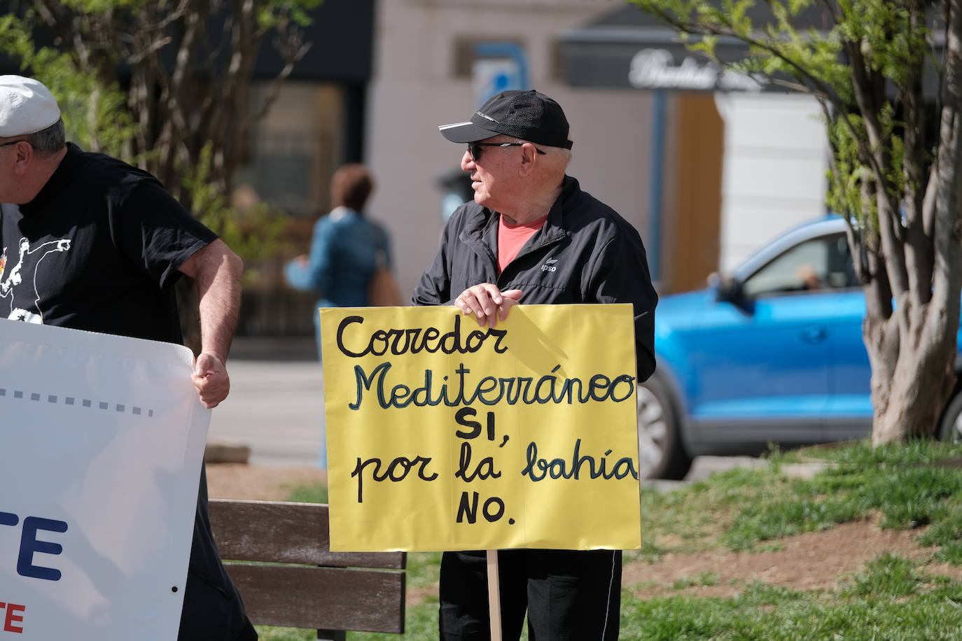 Los vecinos de San Gabriel reclaman la Variante de Torrellano frente a la Subdelegación