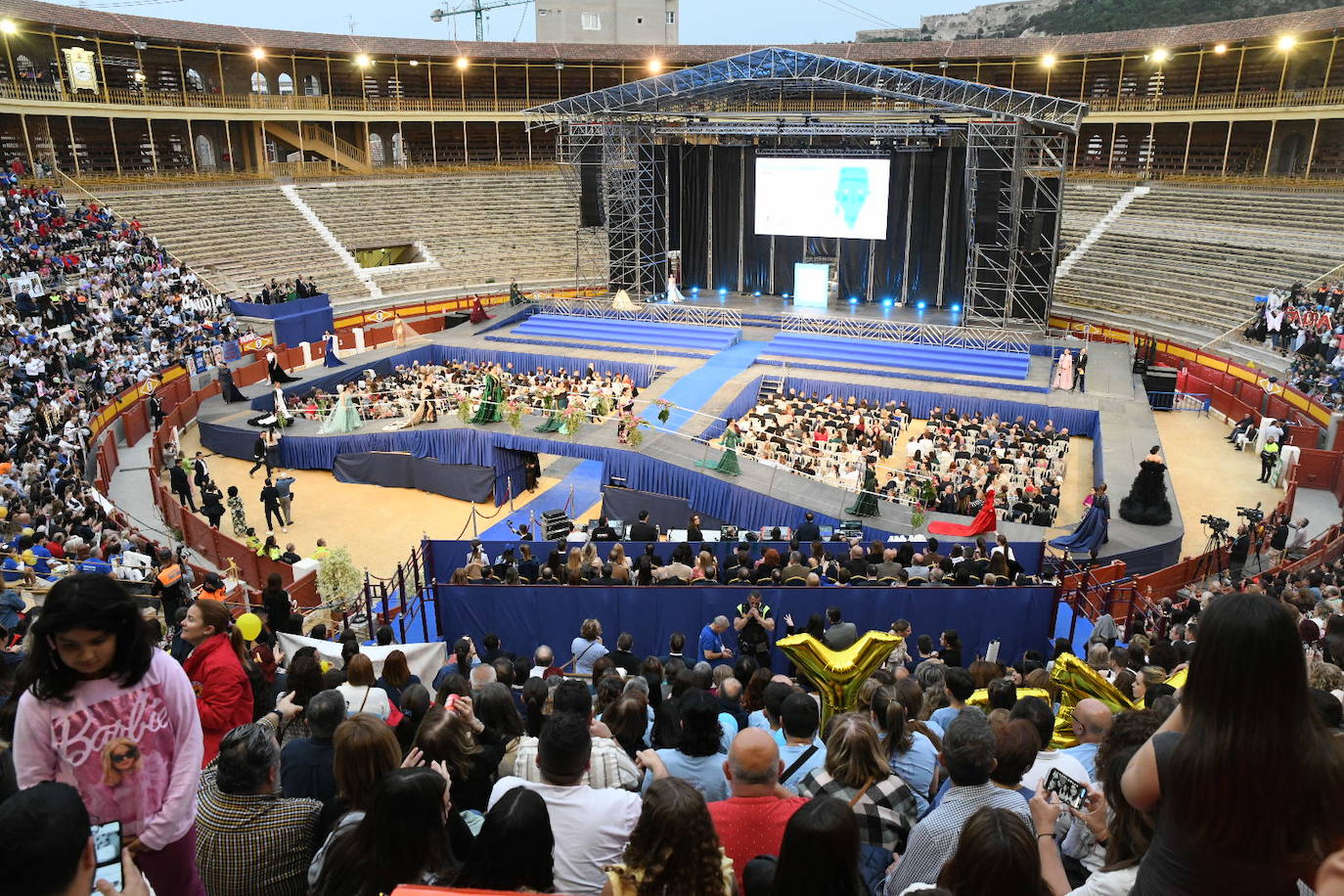 Las candidatas a bellea del foc de Alicante lucen sus mejores galas