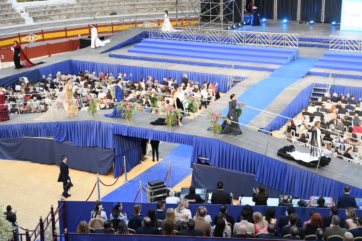 Las candidatas a bellea del foc de Alicante lucen sus mejores galas