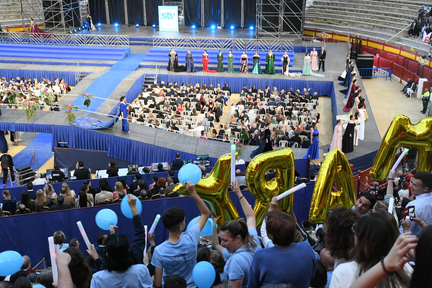 Las candidatas a bellea del foc de Alicante lucen sus mejores galas