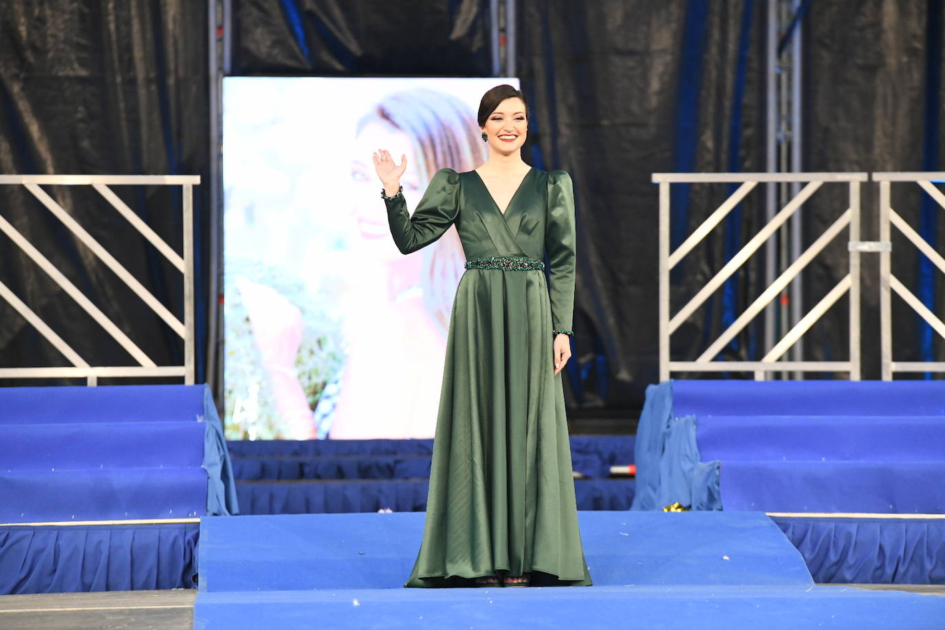 Las candidatas a bellea del foc de Alicante lucen sus mejores galas