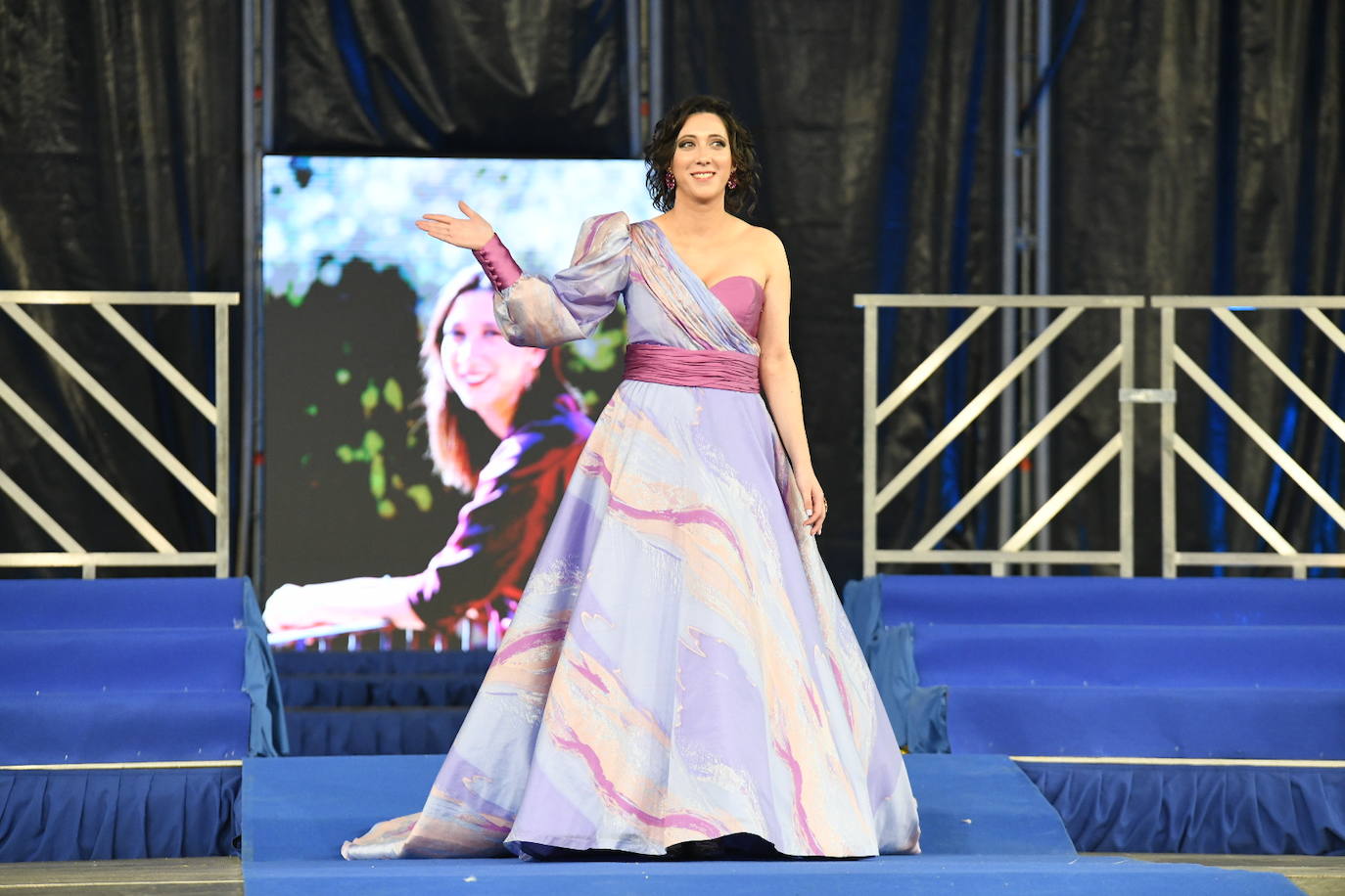 Las candidatas a bellea del foc de Alicante lucen sus mejores galas