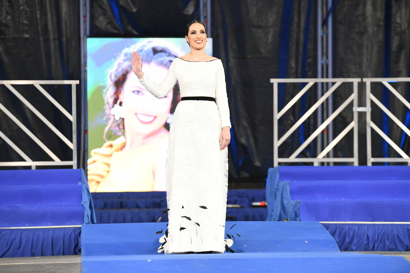 Las candidatas a bellea del foc de Alicante lucen sus mejores galas