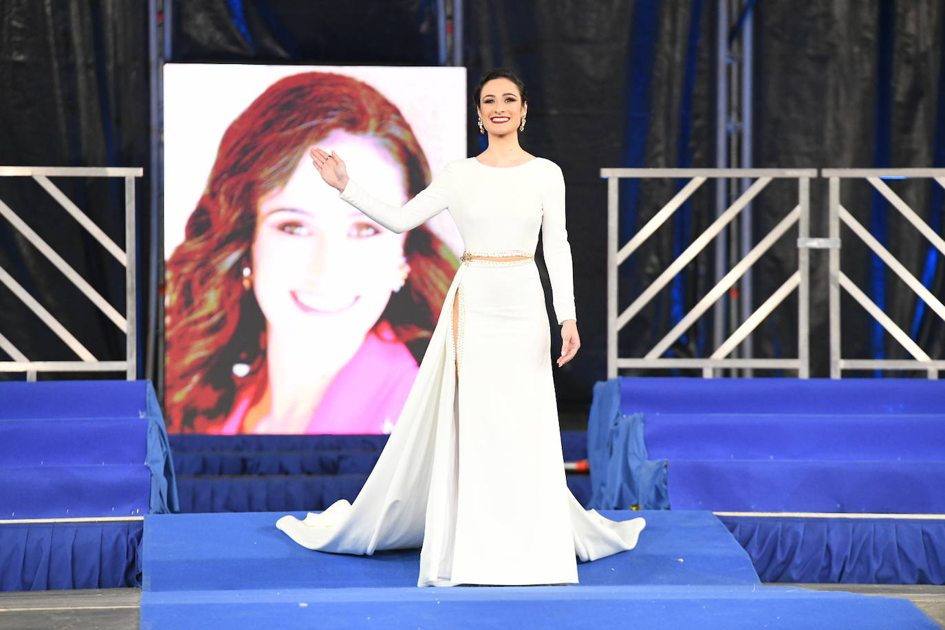 Las candidatas a bellea del foc de Alicante lucen sus mejores galas