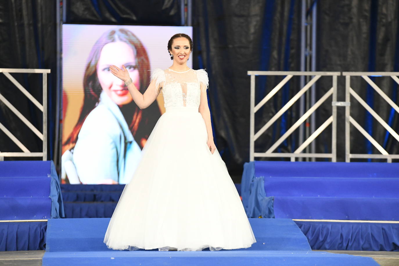 Las candidatas a bellea del foc de Alicante lucen sus mejores galas