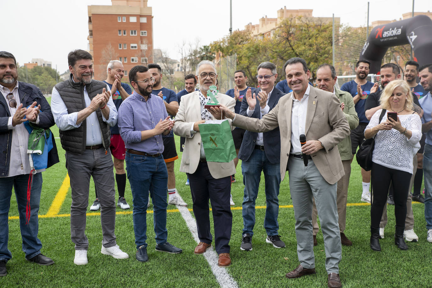 Así ha sido el partido de fútbol de Pueblo Gitano y Guardia Civil