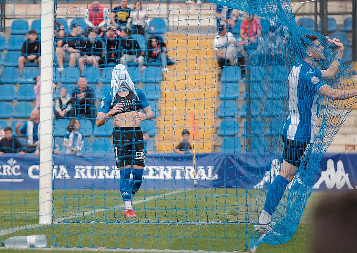 Imagen secundaria 1 - Nico Espinosa anotó de penalti, Coscia no ha tenido su tarde y Mendes entró y marcó.