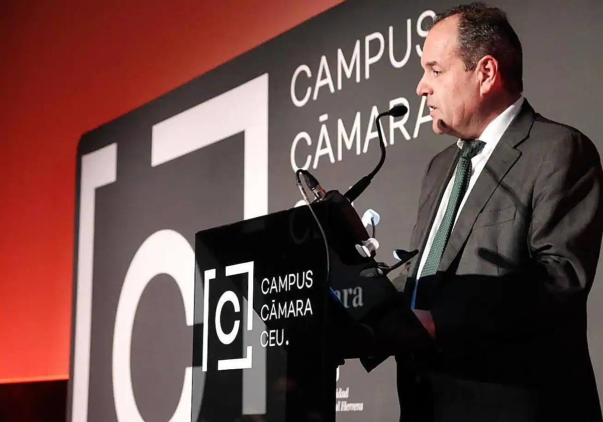 Carlos Baño durante la presentación del campus.