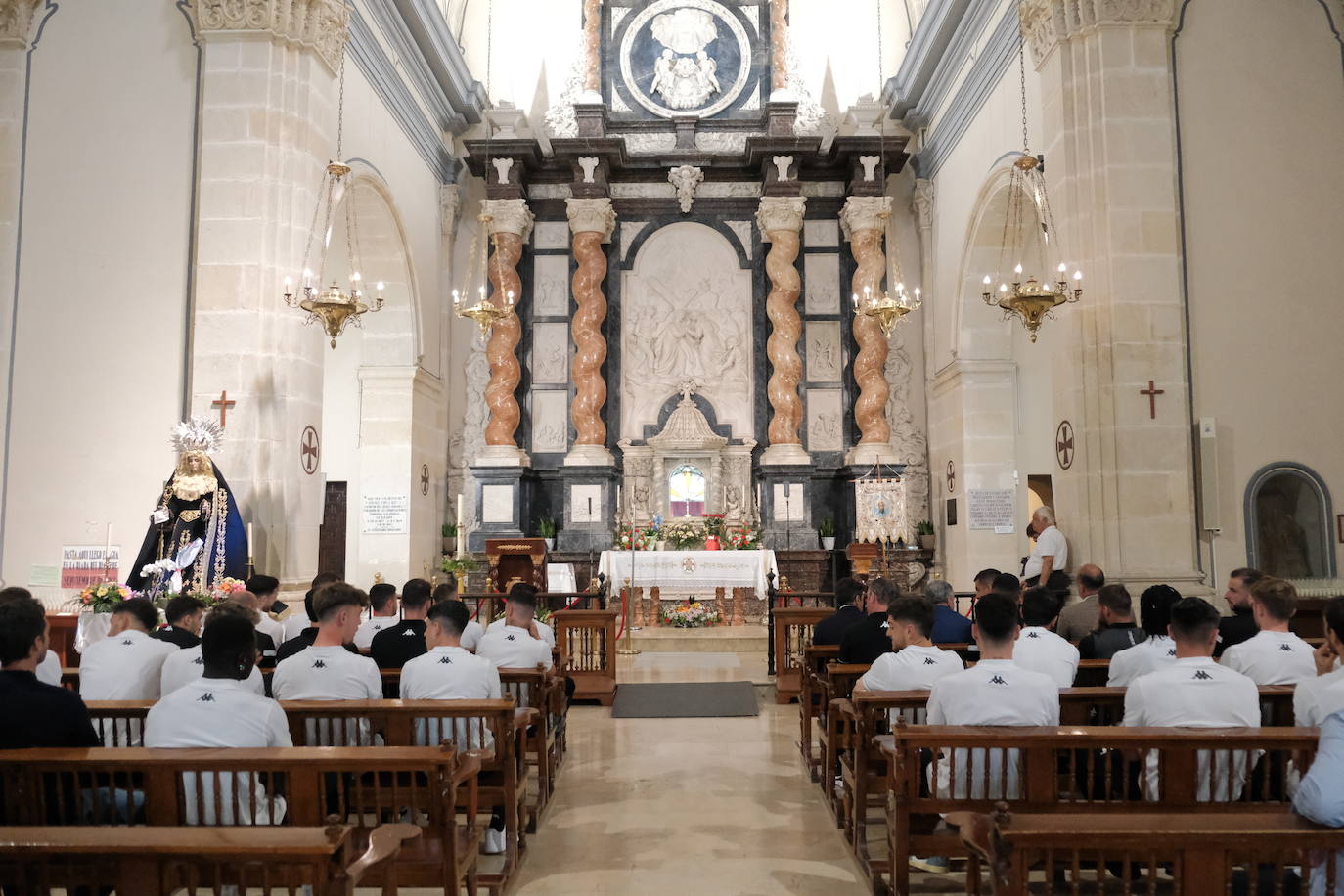 El Hércules cumple con su tradicional ofrenda a Santa Faz