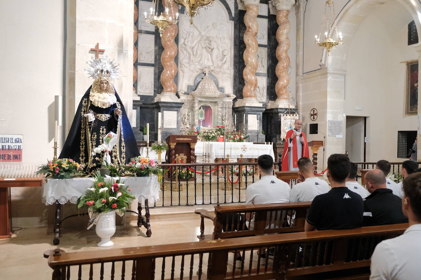 El Hércules cumple con su tradicional ofrenda a Santa Faz