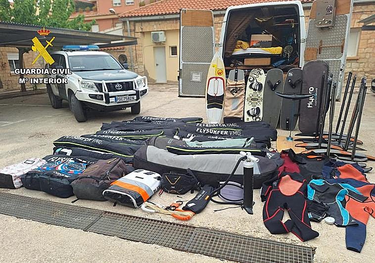 Material incautado por la Guardia Civil.