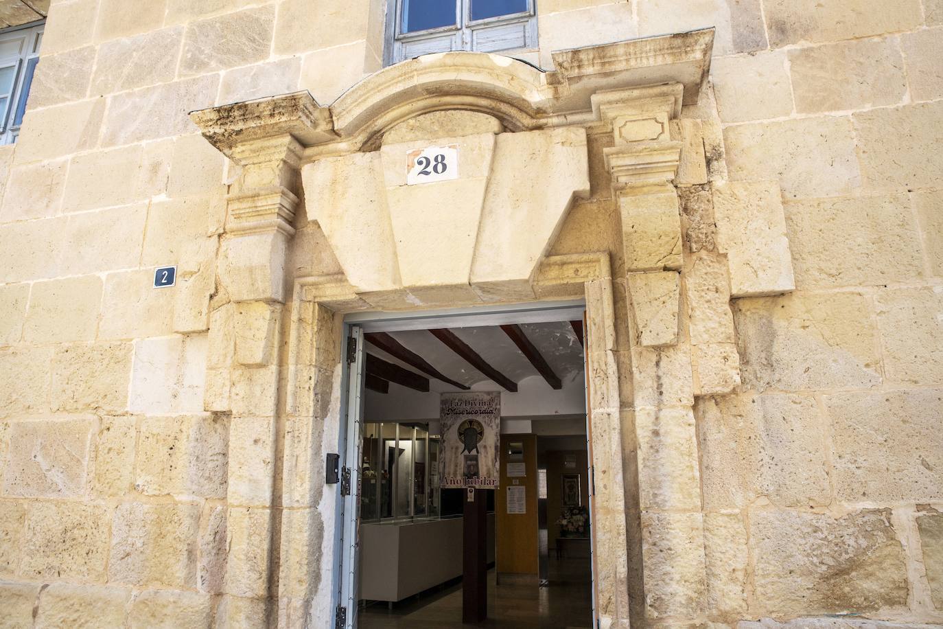 Entrada lateral al Monasterio de la Santa Faz.