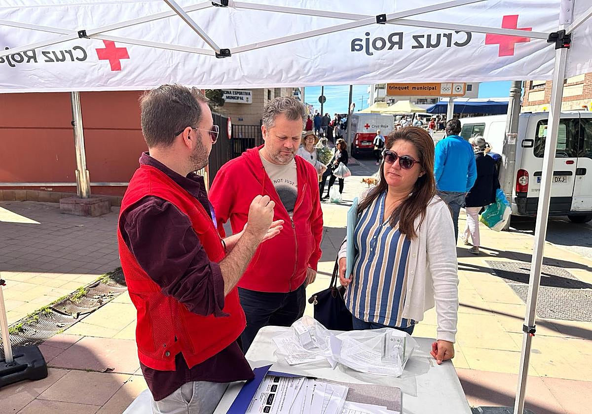 La carpa instalada por Cruz Roja en El Campello.