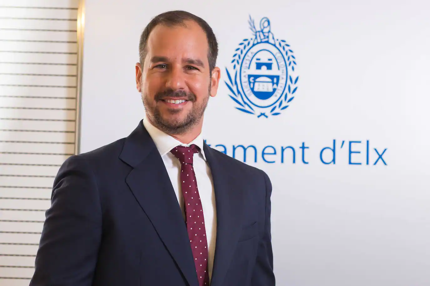 Imagen principal - El edil ilicitano envuelto en el escándalo de Semana Santa renuncia a su acta