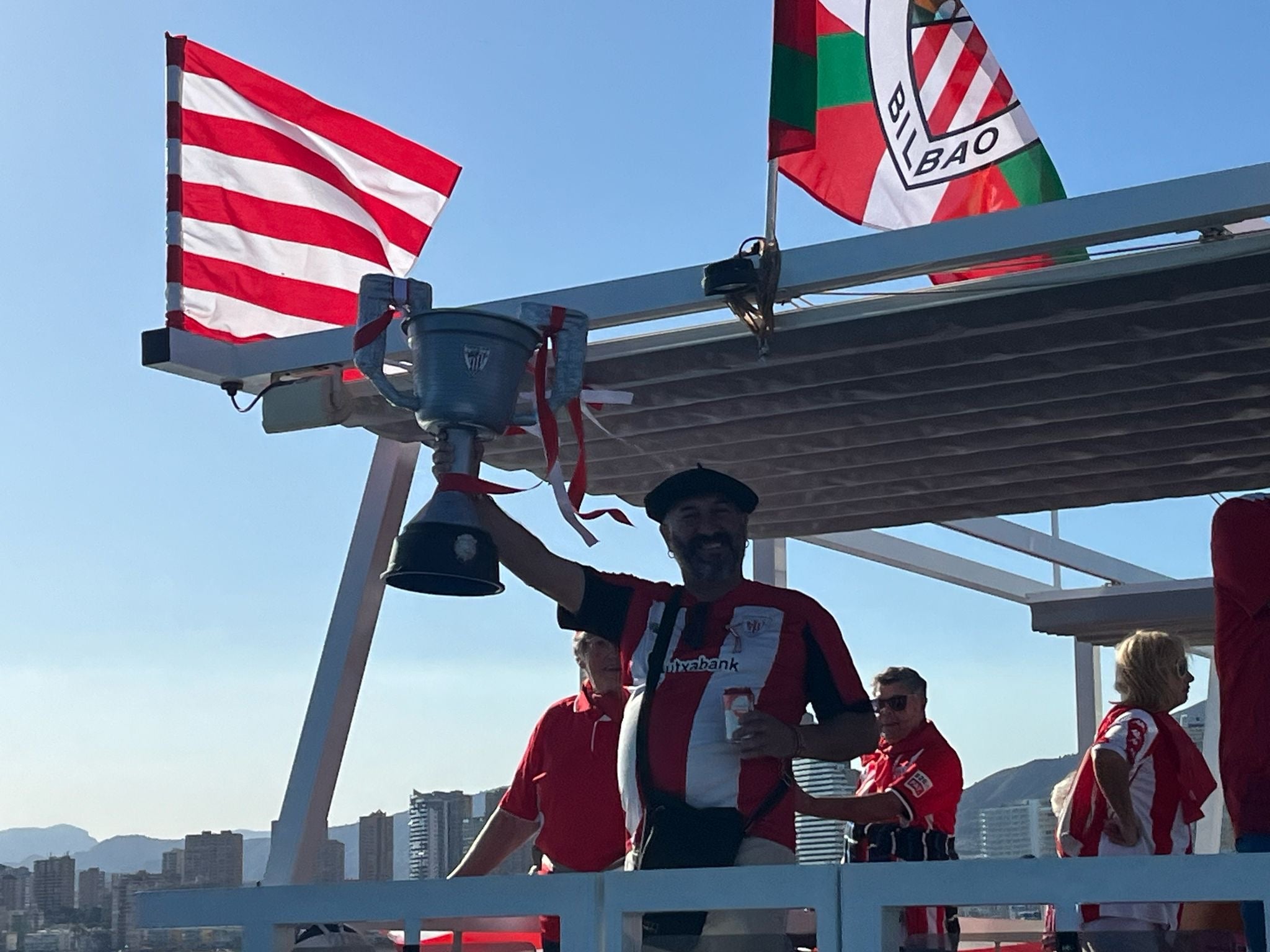 Así ha sido la versión de la gabarra del Athletic en Benidorm