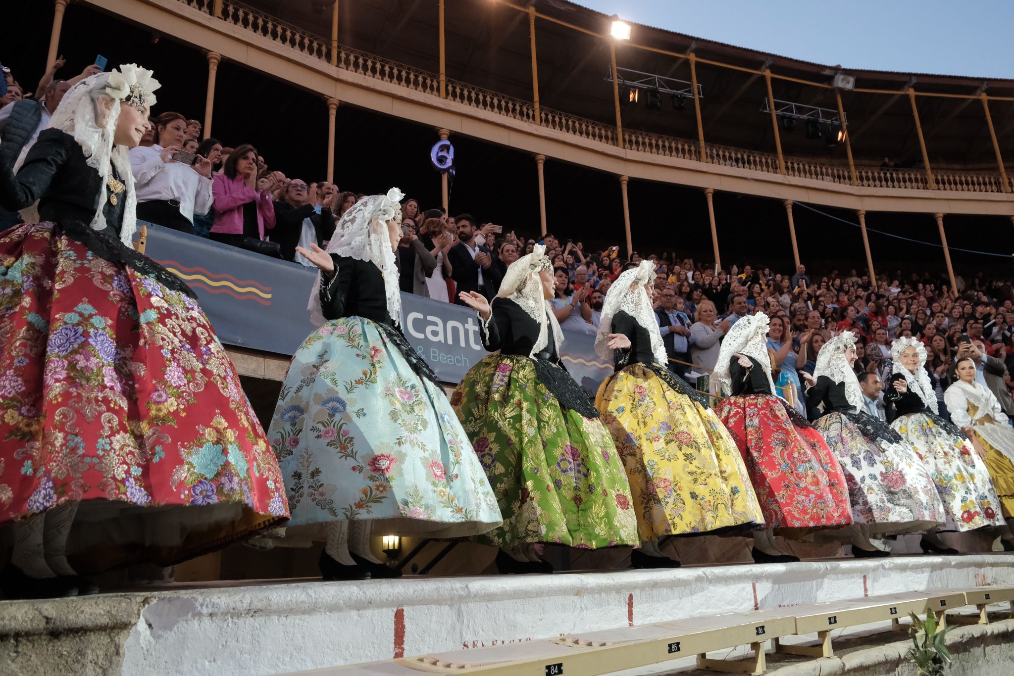 La elección de la bellea del foc de Alicante 2024, foto a foto