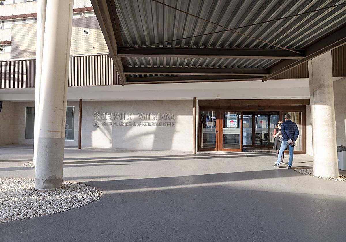 Entrada al Hospital General Universitari d'Elx.